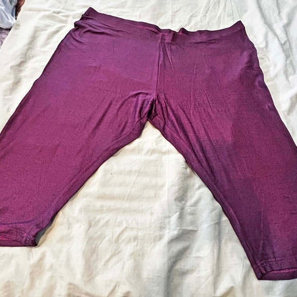 NEW PHOTOS! CAPRI LEGGINGS, STRAWBERRY, SIZE 4X, WIDE WAIST, PULL ON, VISCOSE/ - Picture 1 of 10
